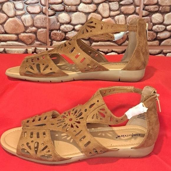 Comfortview Inez Open Toe Sandal - Picture 3 of 5